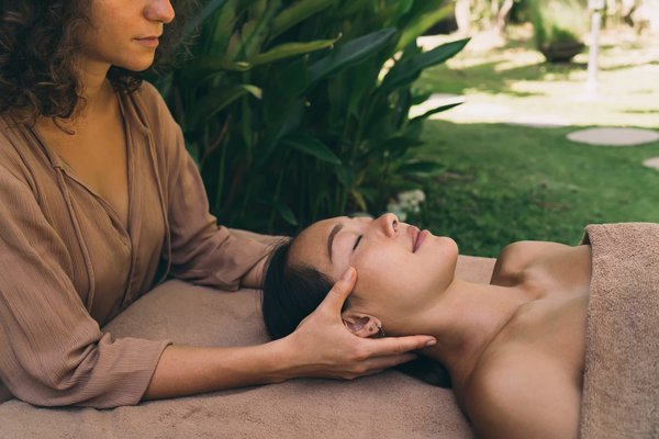 How to Balance Historic Preservation with Modern Comforts in Renovating UK Properties?