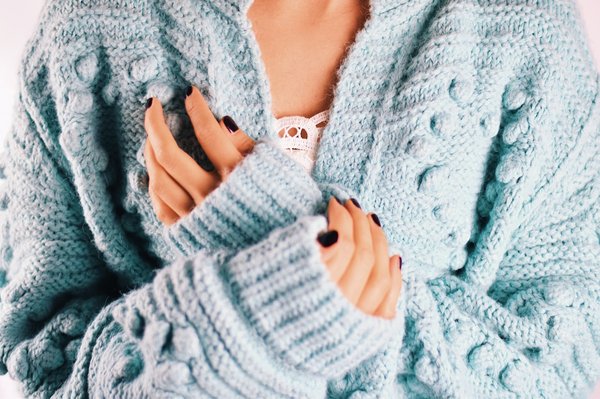 How to Choose the Right Type of Lightweight Cardigan for a Business Casual Summer?